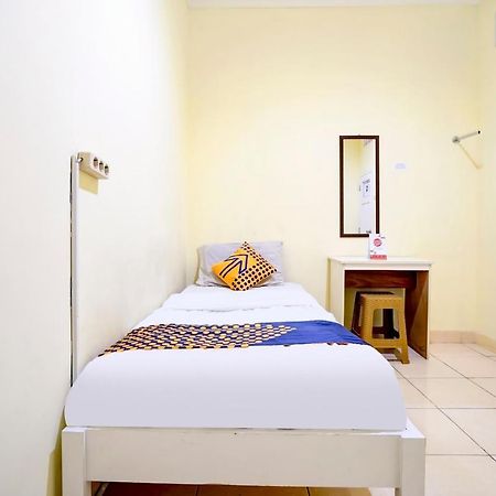 Radio Backpacker Guesthouse Syariah Бандунг Экстерьер фото